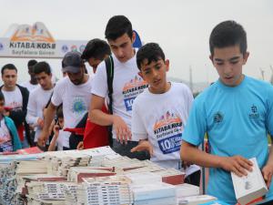 Kocaelide on binler kitaba koştu
