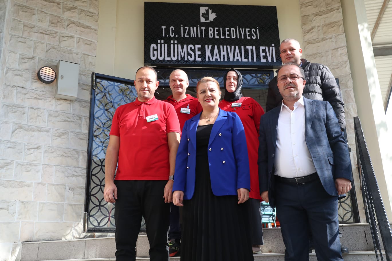  İzmit Belediyesinin yeni sosyal tesisi;  “GÜLÜMSE KAHVALTI EVİ”
